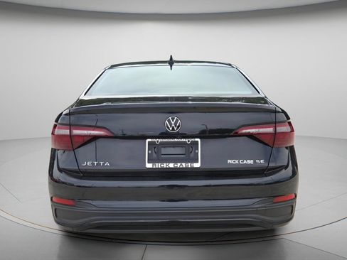 Used 2023 Volkswagen Jetta SE FWD image 5