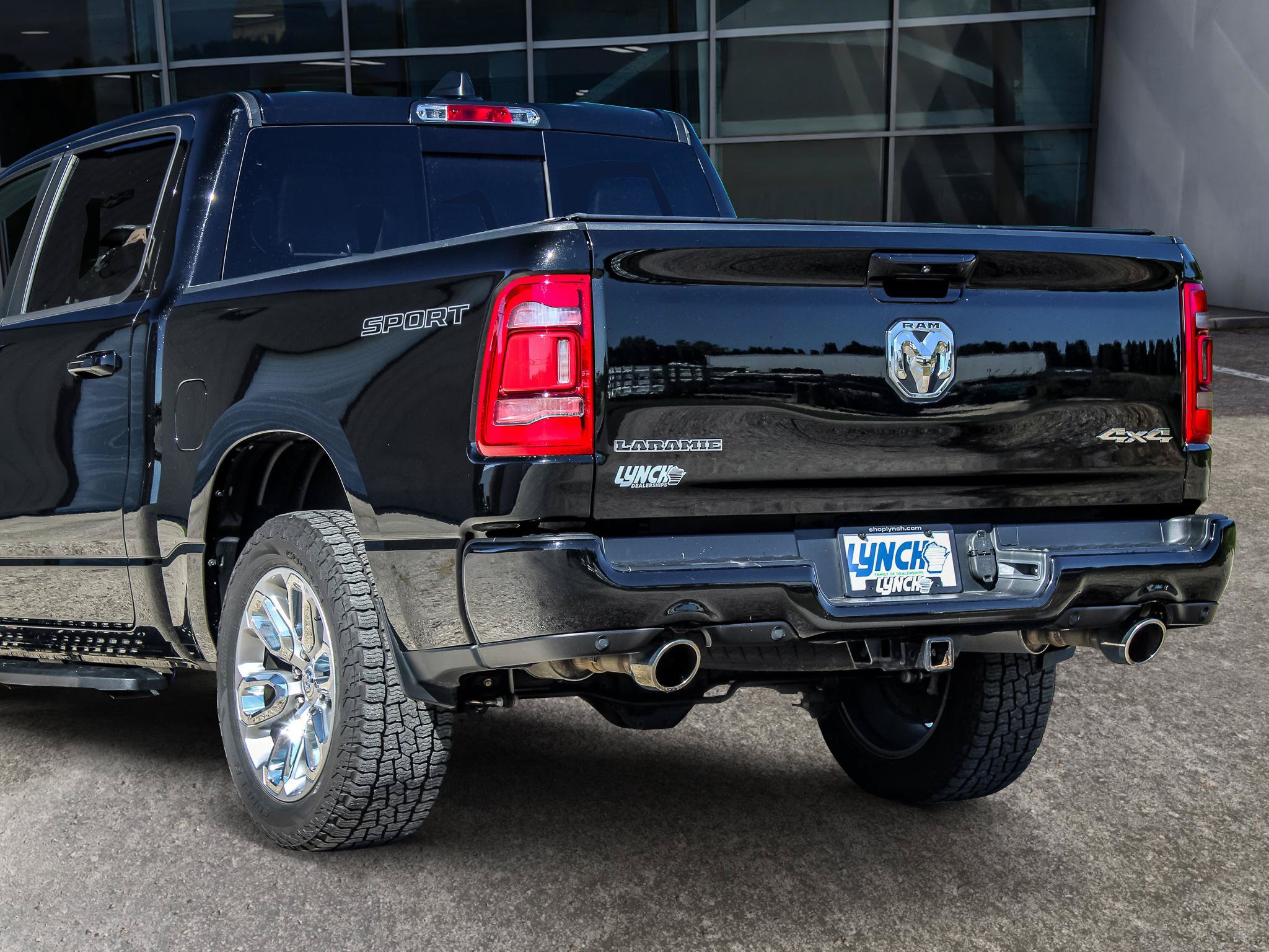 Used 2023 RAM 1500 Laramie AWD/4WD image 7