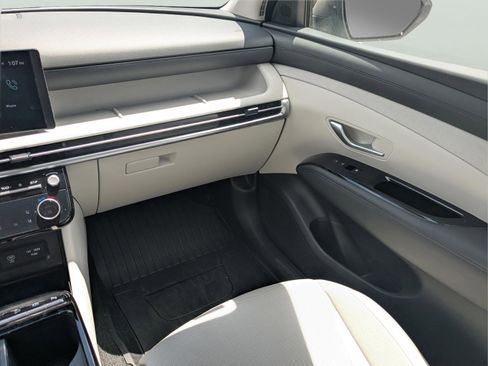 Certified 2025 Hyundai Tucson Limited FWD image 12