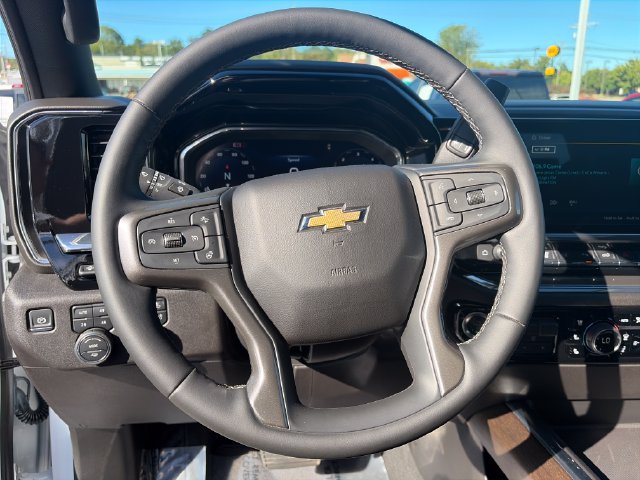 Used 2025 Chevrolet Silverado 2500 High Country w/ Technology Package AWD/4WD image 25