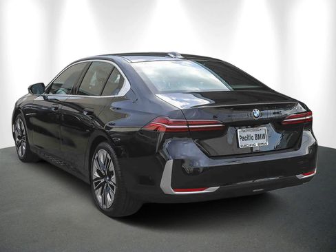 Certified 2025 BMW 530i image 4