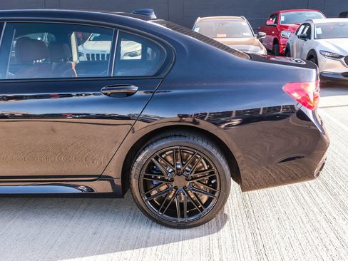 Used 2018 BMW 750i xDrive AWD/4WD image 8