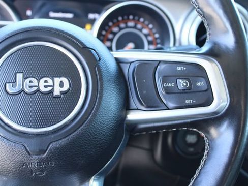 Used 2022 Jeep Wrangler Unlimited Sahara w/ LED Lighting Group AWD/4WD image 18