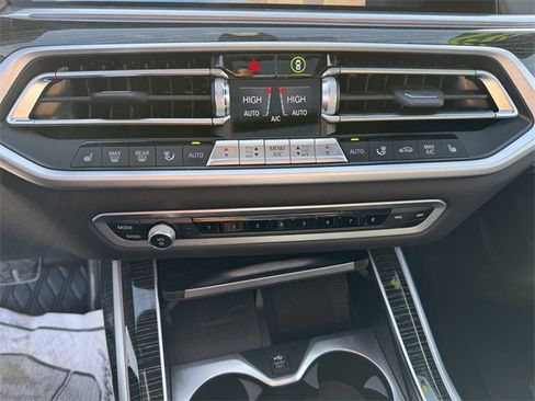 Used 2022 BMW X7 M50i w/ Cold Weather Package image 32