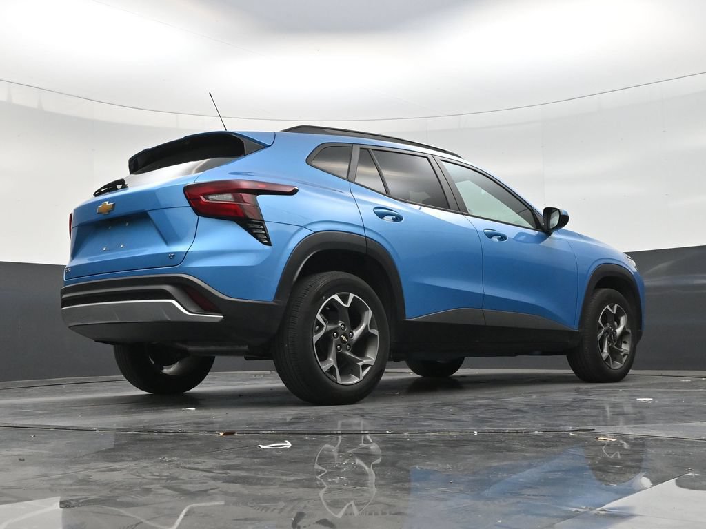 Used 2025 Chevrolet Trax LT w/ LT Convenience Package FWD image 23