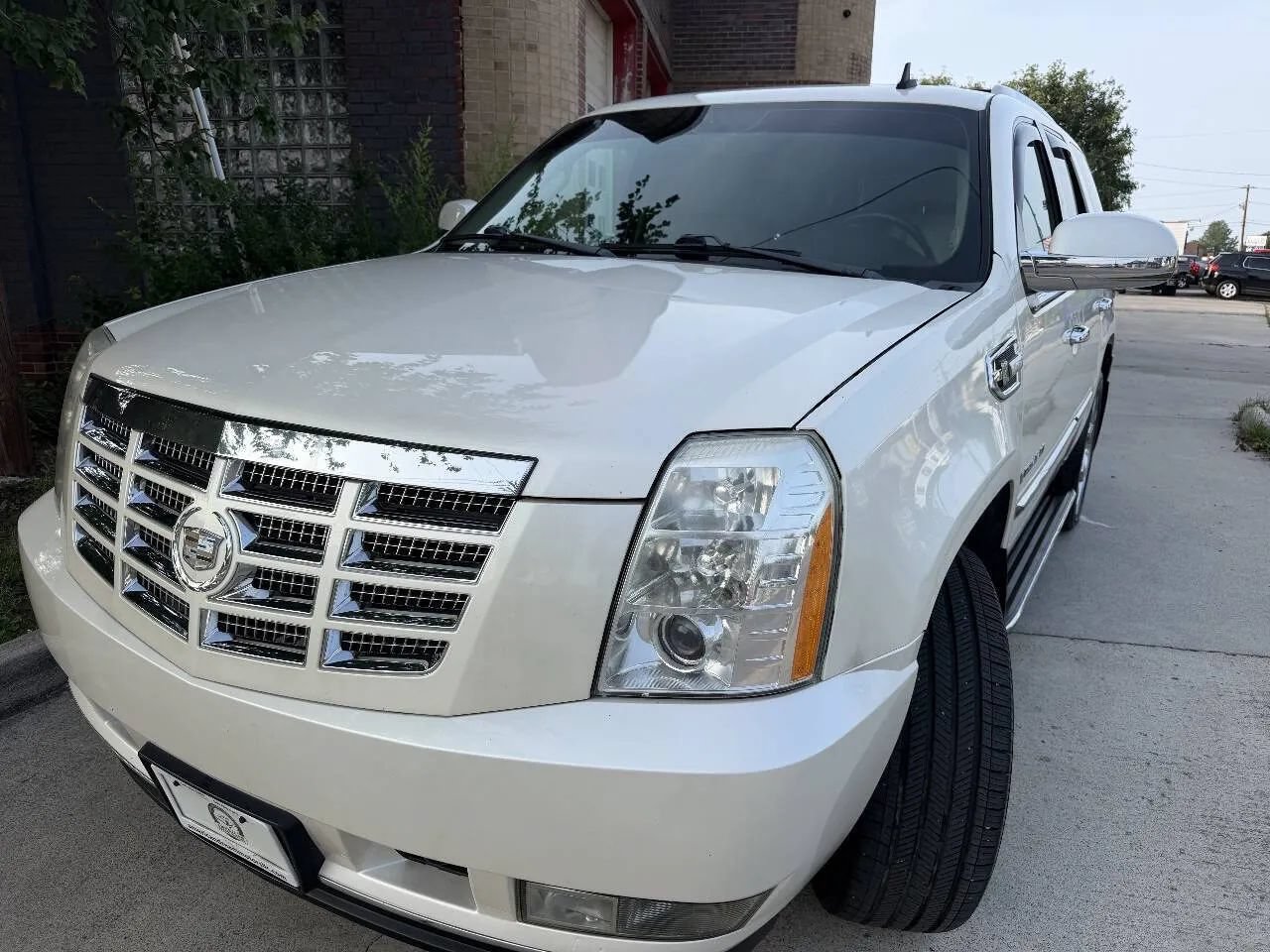 Used 2009 Cadillac Escalade 4WD Hybrid image 2