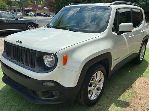 Used 2016 Jeep Renegade Latitude w/ Safety & Security Group FWD image 3