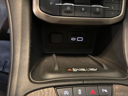 Used 2023 GMC Acadia Denali w/ Denali Ultimate Package AWD/4WD image 20