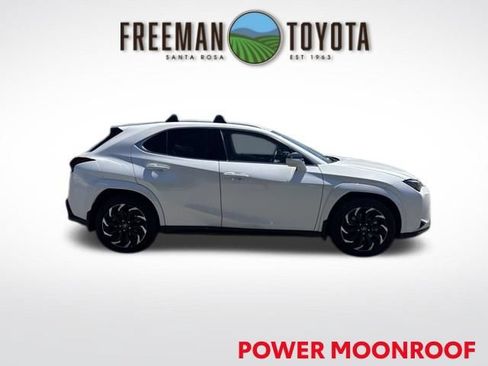 Used 2025 Lexus UX 300h AWD w/ Accessory Package (Z2) image 4