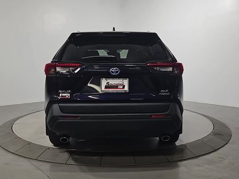 Used 2021 Toyota RAV4 XLE w/ Convenience Package image 4