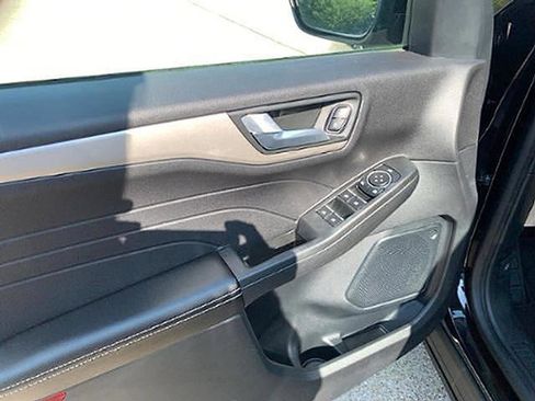 Used 2021 Ford Escape SE image 21