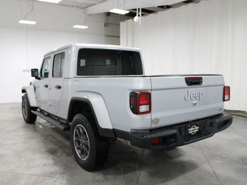 Used 2023 Jeep Gladiator Overland image 7