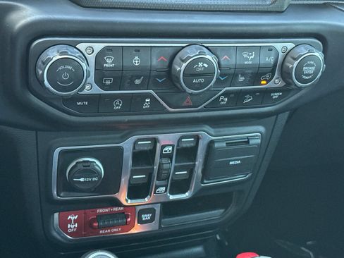 Used 2020 Jeep Wrangler Unlimited Rubicon AWD/4WD image 23
