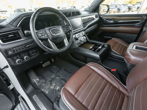 Used 2023 GMC Yukon XL Denali Ultimate image 6