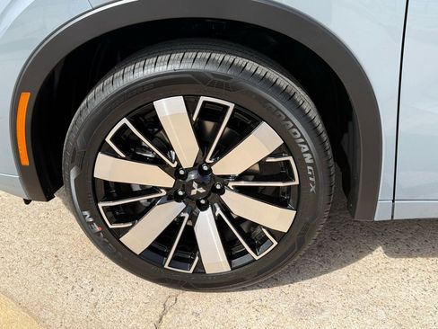 New 2026 Mitsubishi Outlander SEL image 13