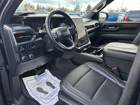 Certified 2025 GMC Yukon Denali image 9