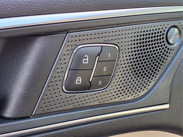 Used 2024 Ford Edge Titanium w/ Equipment Group 301A AWD/4WD image 18