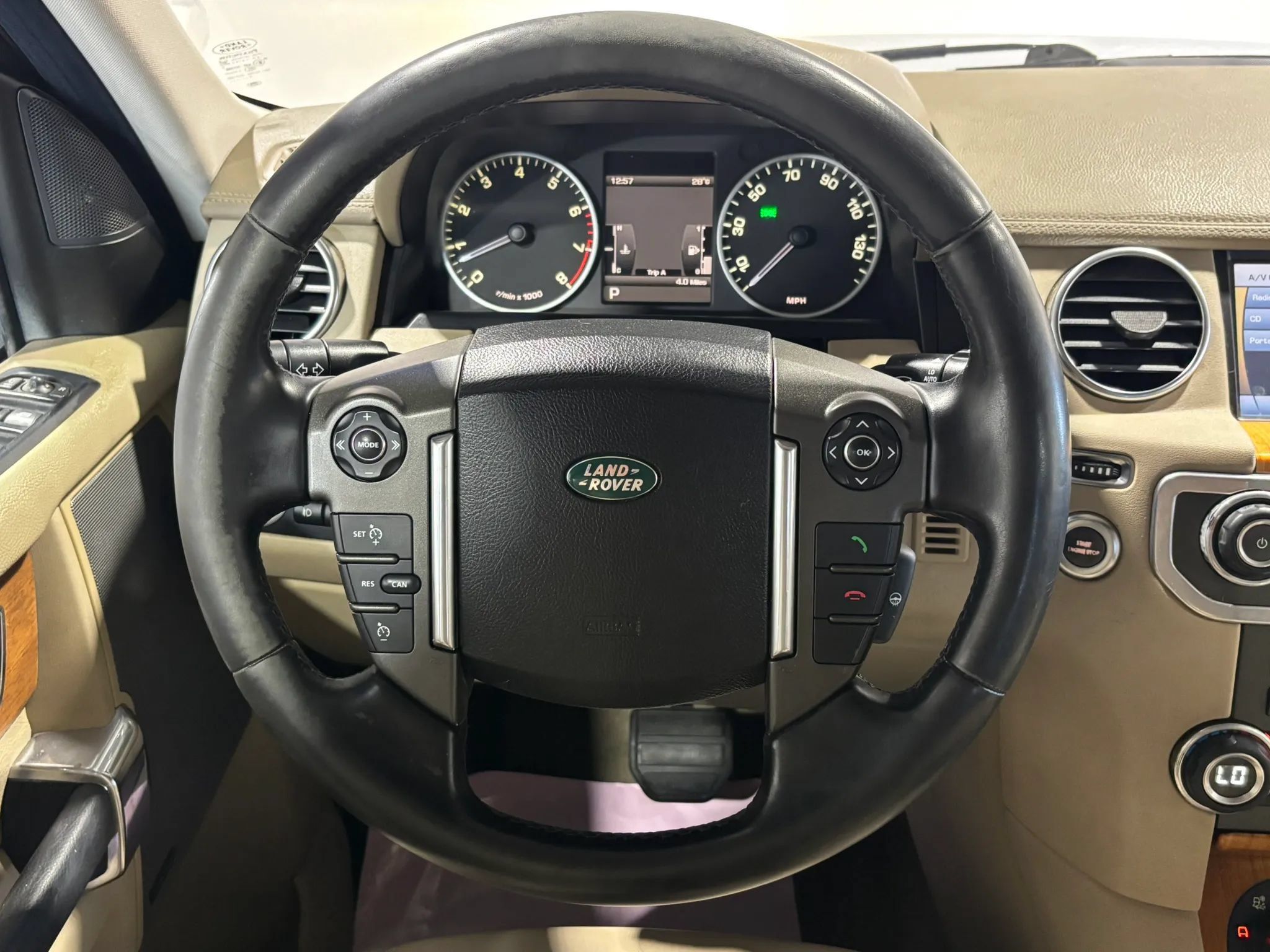 Used 2011 Land Rover LR4 HSE LUX AWD/4WD image 14