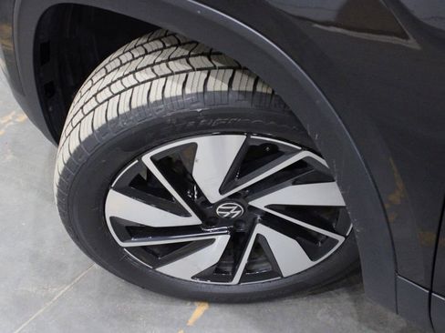 Used 2024 Volkswagen Atlas SE image 43