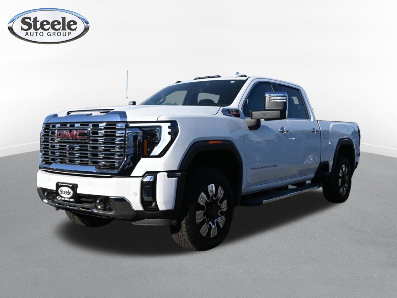Used 2025 GMC Sierra 2500 Denali AWD/4WD image 1