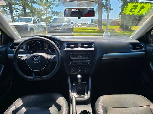 Used 2015 Volkswagen Jetta SE FWD image 12