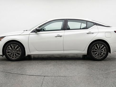 Used 2025 Nissan Altima 2.5 SV FWD image 5