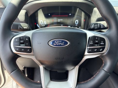 Certified 2025 Ford Explorer Active RWD image 34