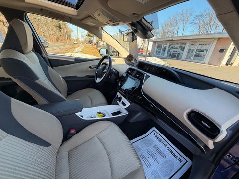 Used 2016 Toyota Prius Two image 12