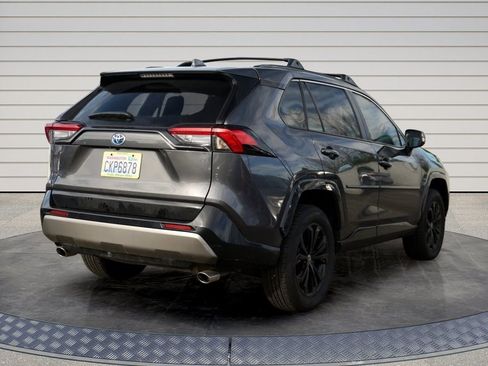Used 2023 Toyota RAV4 SE image 7