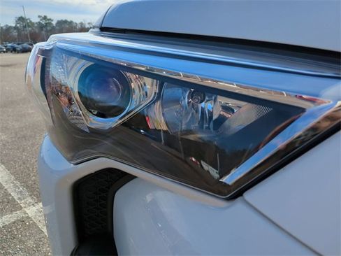 Used 2022 Toyota 4Runner SR5 Premium image 10