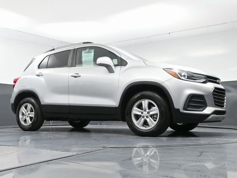 Used 2019 Chevrolet Trax LT w/ LT Convenience Package image 44