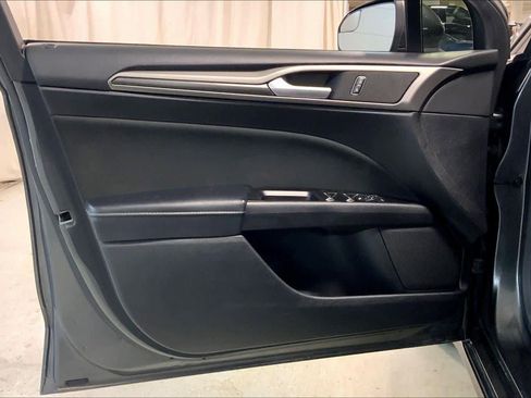 Used 2017 Ford Fusion SE w/ Equipment Group 201A image 21