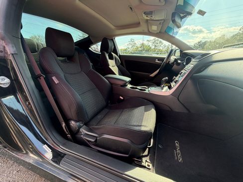 Used 2010 Hyundai Genesis 2.0T image 13