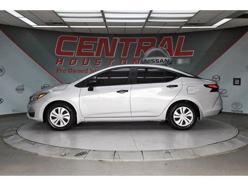 Used 2025 Nissan Versa S w/ Trunk Package image 3