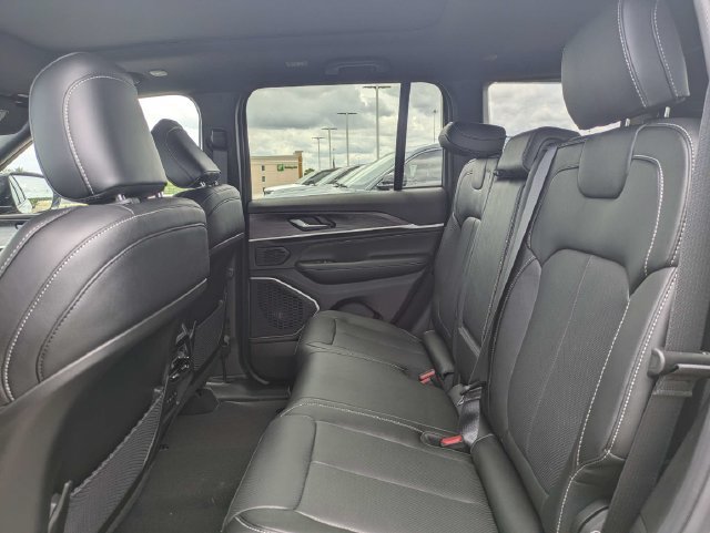 New 2026 Jeep Grand Cherokee Limited AWD/4WD image 15