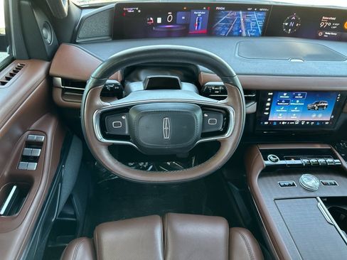Certified 2025 Lincoln Navigator Reserve AWD/4WD image 13