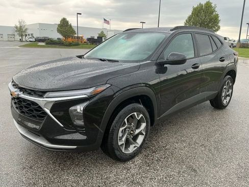 New 2026 Chevrolet Trax LT w/ Driver Confidence Package FWD image 3
