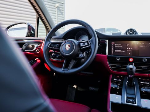 New 2026 Porsche Macan S image 27