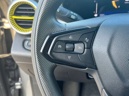Used 2025 Chevrolet Trax LT FWD image 19