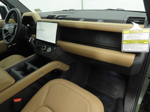 Used 2026 Land Rover Defender 110 S AWD/4WD image 17