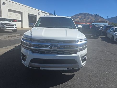 Used 2024 Ford Expedition Max Platinum AWD/4WD image 2