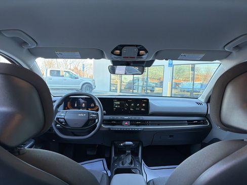 New 2025 Kia K4 LXS image 24