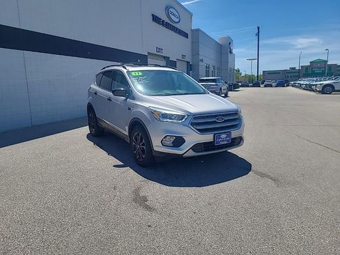 Used 2017 Ford Escape SE w/ Equipment Group 201A AWD/4WD image 9