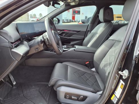 Used 2026 BMW 550e xDrive w/ Executive Package AWD/4WD image 17