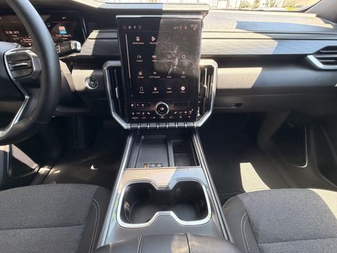 Used 2025 GMC Acadia Elevation FWD image 11