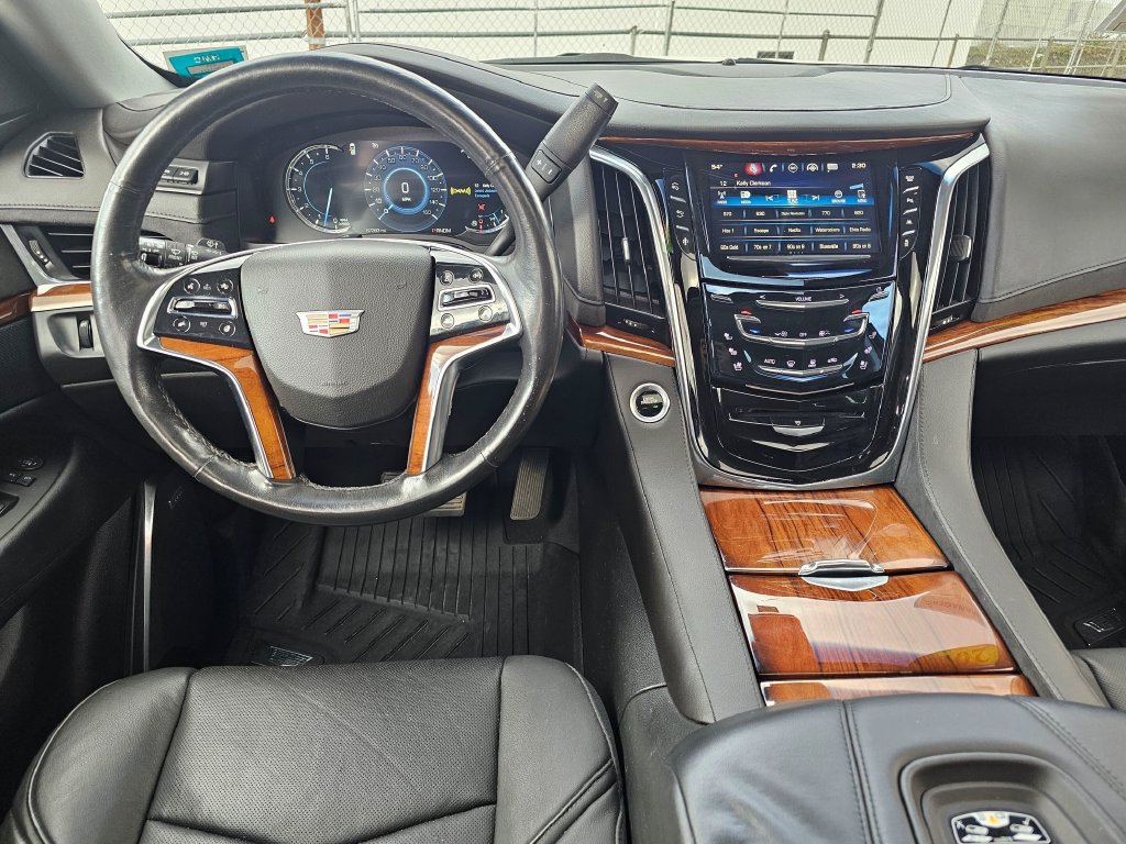 Used 2016 Cadillac Escalade ESV Luxury AWD/4WD image 18