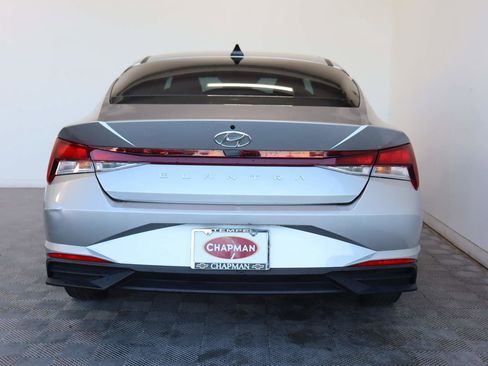 Used 2022 Hyundai Elantra SE image 6