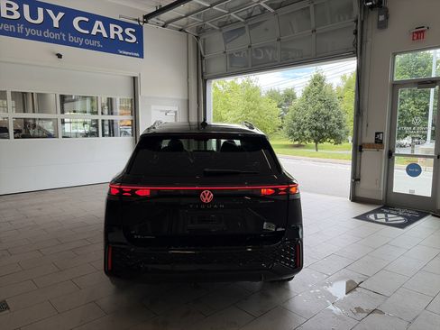 Used 2026 Volkswagen Tiguan SEL R-Line AWD/4WD image 5