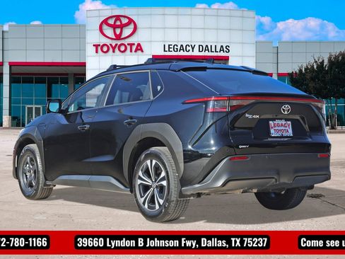 Used 2024 Toyota bZ4X XLE w/ Weather Package image 8