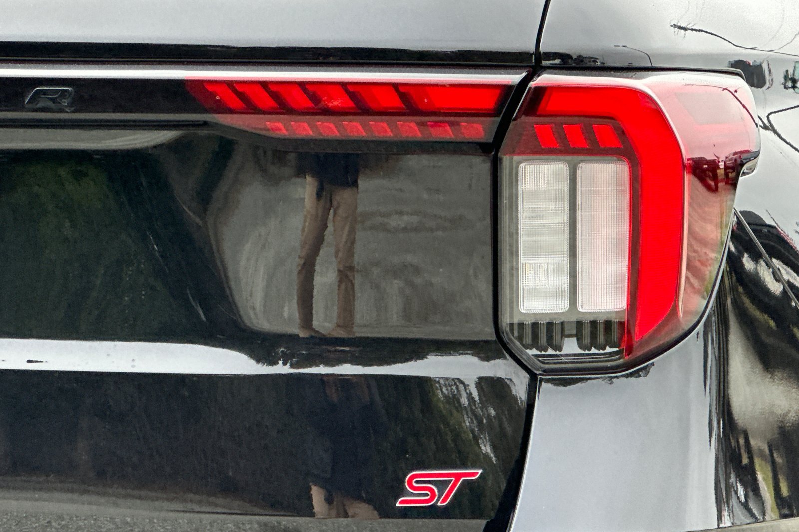 Used 2025 Ford Explorer ST AWD/4WD image 26